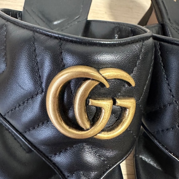 Gucci Marmont Padded Chevron Matelassé Leather Thong Sandal – Black - Picture 4 of 8